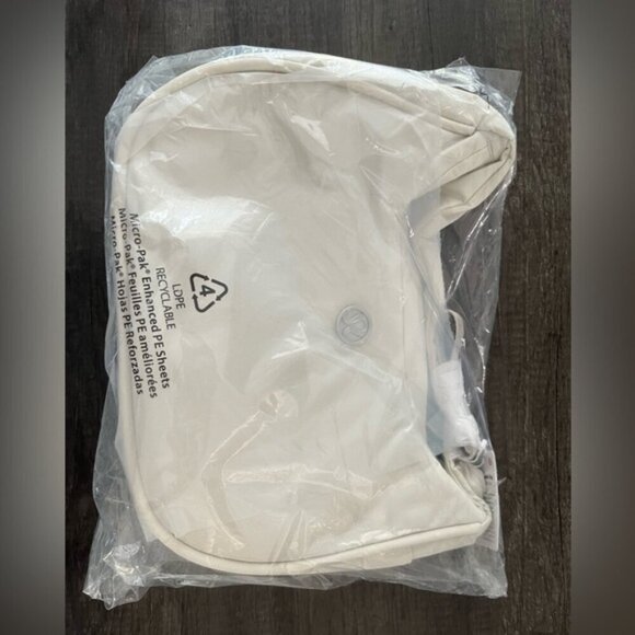 NWT 🆕 Lululemon Mini Shoulder Bag 4L - White Opal - Picture 3 of 4